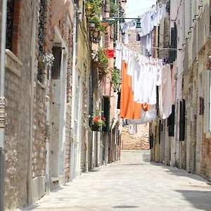 https://veneziacentopercento-apartments.hotelinveneto.com